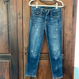 VINCE five pocket relaxed rolled. Wash - destructed dark crimson. Size 25